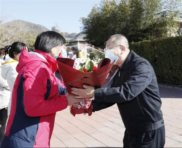 昌平区领导看望慰问隔离休养医护人员