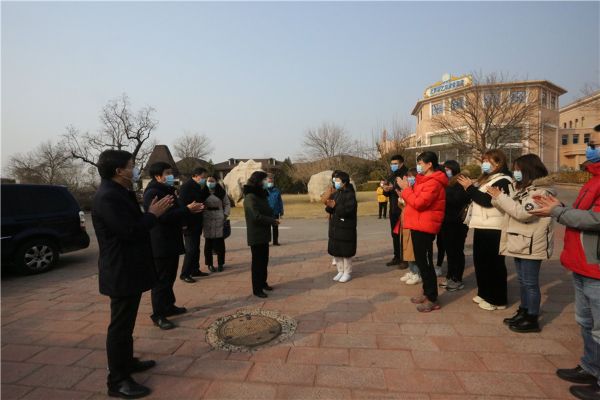 昌平区领导看望慰问首批一线隔离休养医护人员