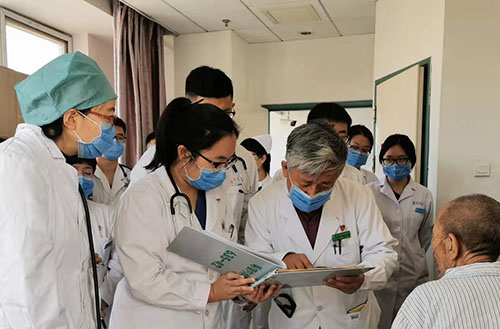 专家教学查房 促业务提升 助患者康复