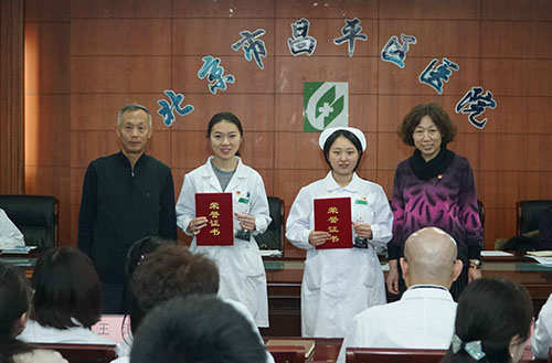 服务争星为患者 青春闪耀区医院