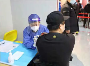 疫苗接种点医护人员的一天