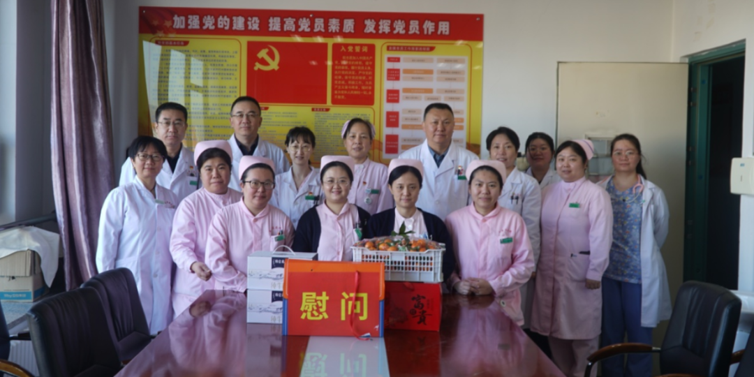 医院领导班子春节前慰问一线医务人员